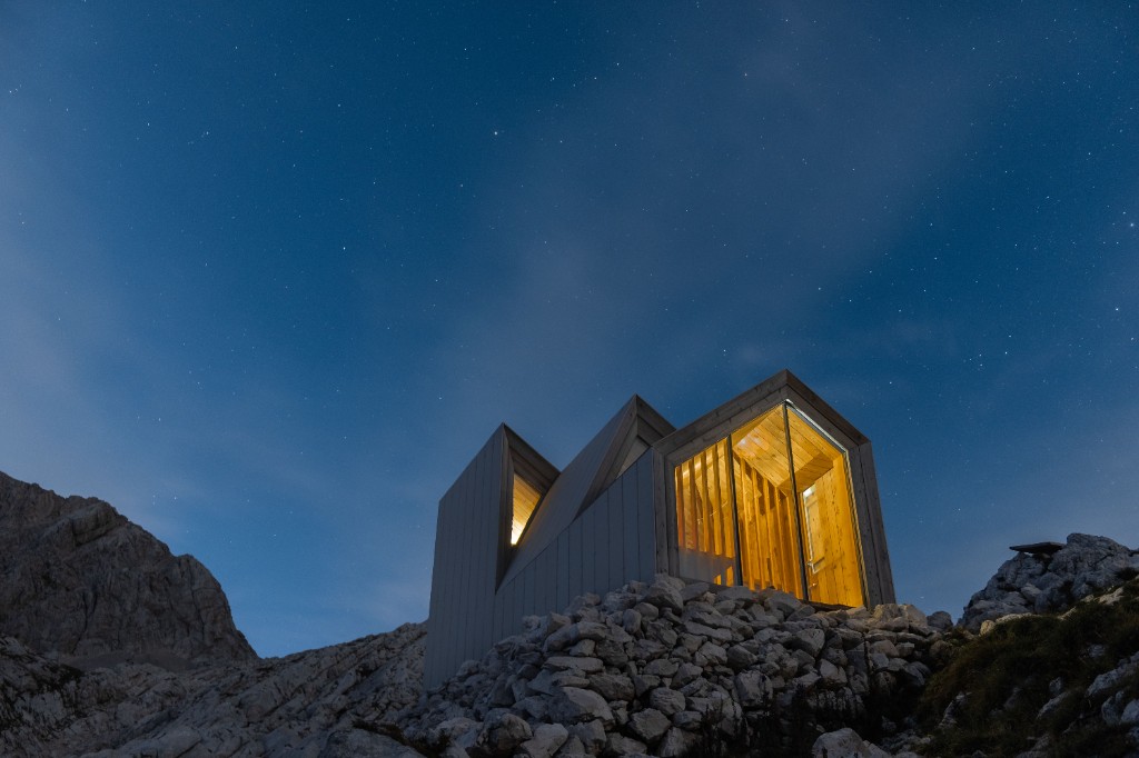 Modern home in a forest setting — why foreign buyers need a real estate lawyer in Brazil
